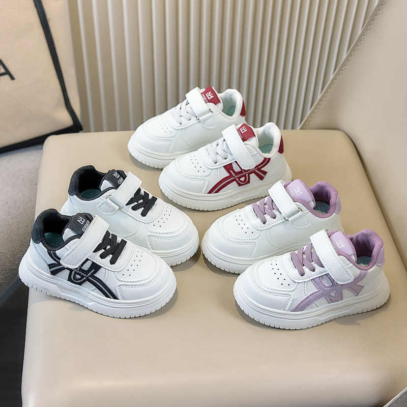 Zapatos blancos para niños 2026 primavera nuevos zapatos deportivos para niños zapatos de plancha suave zapatos casuales para niñas zapatos para bebés