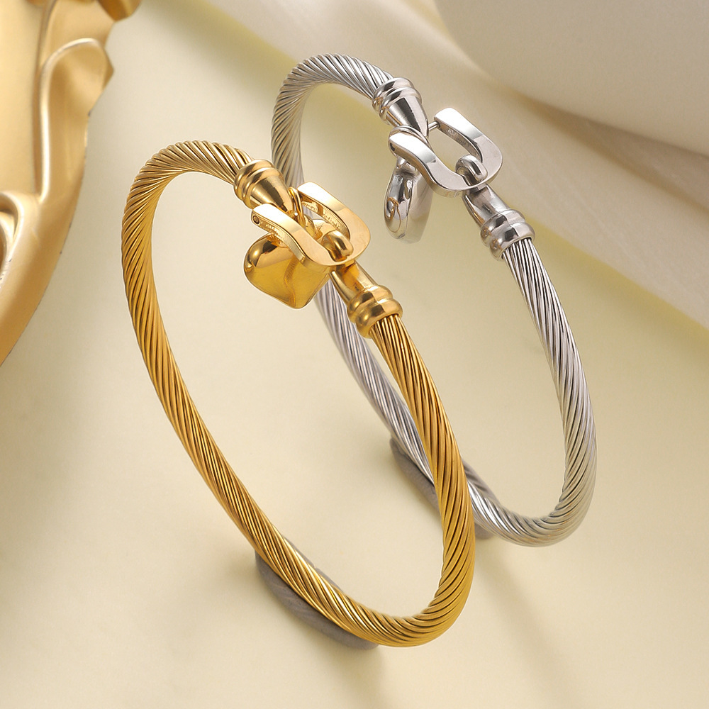 Brazalete de acero inoxidable transfronterizo para niñas de alto nivel no se desvanece elástico abertura brazalete amor gancho herradura de titanio brazalete de acero image 3