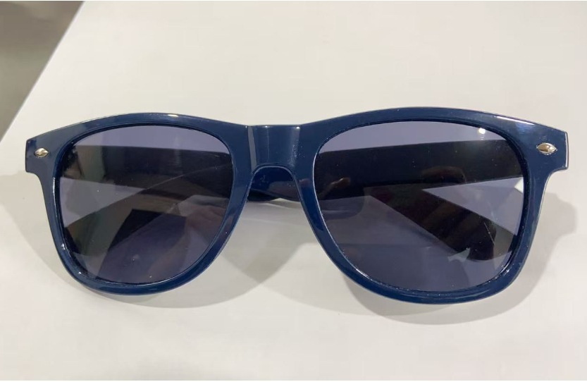 Gafas de sol retro de moda 2025, estilo caramelo con clavos de sombrilla de arroz, venta al por mayor directa de fábrica