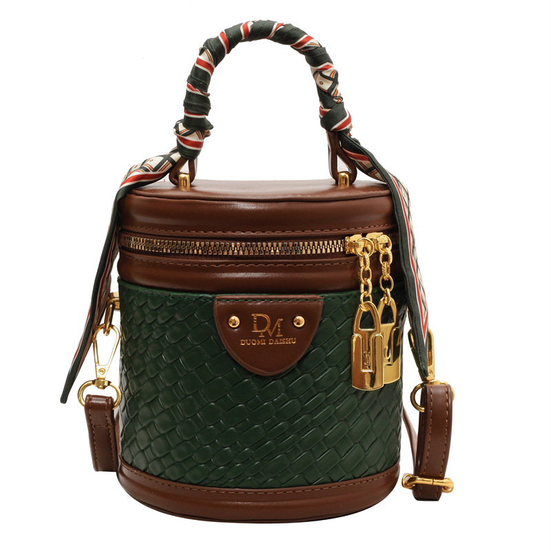 Bolso pequeño tejido de alta calidad para mujeres 2023 nuevo popular bolso de mensajero popular estilo occidental bolso de cubo del todo-fósforo