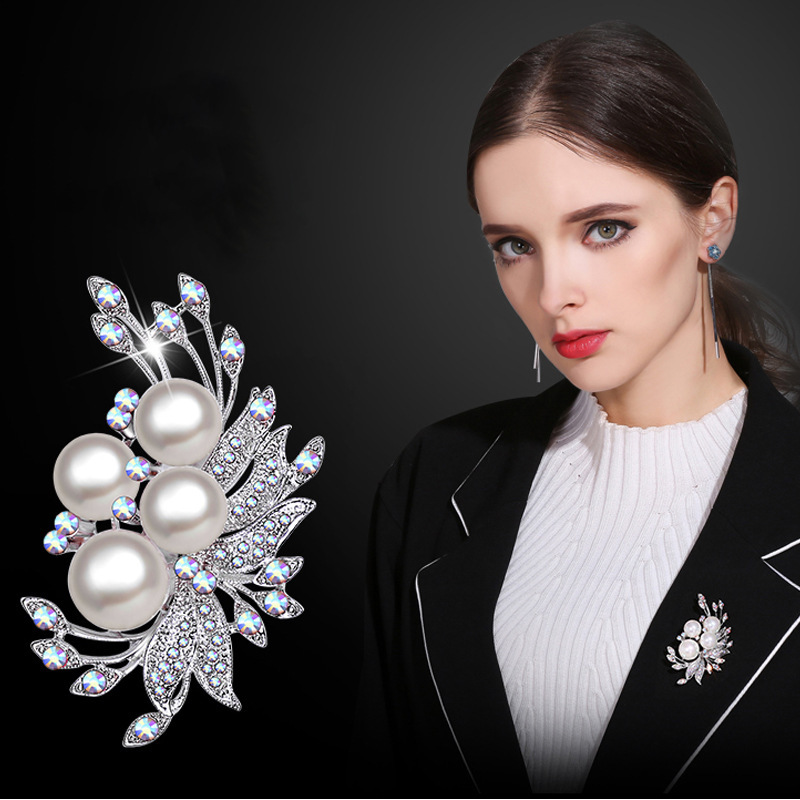 Elegante roos bloem broche met parels voor dames luxe accessoire_voghion.com
