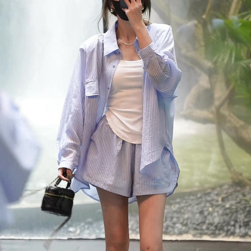 Salt-based wear high-end shorts set for women's 2026 summer Western-style royal sister striped sunscreen shirt two-piece set