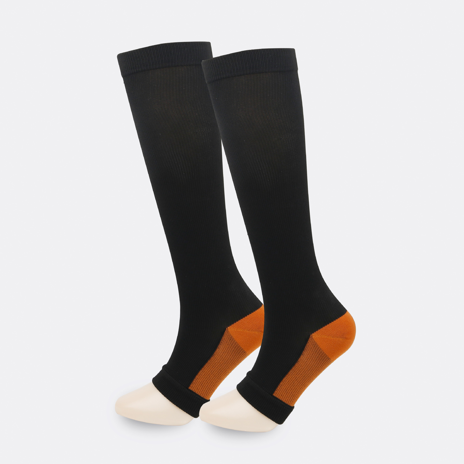 Calcetines de compresión deportivos al aire libre transfronterizos europeos y americanos hombres y mujeres de moda en blanco y negro que ejecutan calcetines de compresión elásticos con punta abierta en stock al por mayor