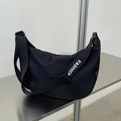 小衆シンプルな斜め掛け餃子バッグ女性の新しいカジュアルスポーツ風オックスフォード布ショルダーバッグ大容量女性バッグ
