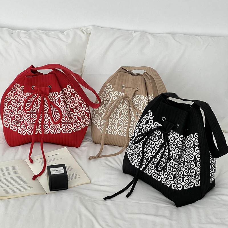 Bolsa de cubo de punto nuevo diseño japonés y coreano simple bolso de hombro de moda femenina versátil bolso portátil de viaje de verano