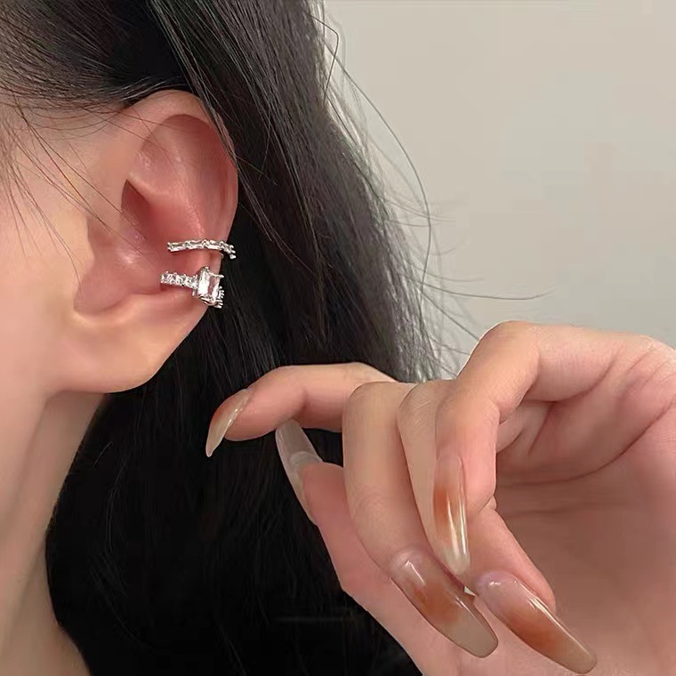 [Galvanoplastia de oro real] Estilo frío de nicho de circón de alta gama de Corea 2022 nuevo estilo clip de hueso de oreja joyería para mujer