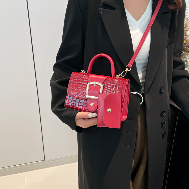 Bolso cuadrado pequeño de textura simple y de alta calidad para mujer 2024 otoño e invierno nuevo estilo patrón de cocodrilo madre dos en uno bolso de mensajero retro