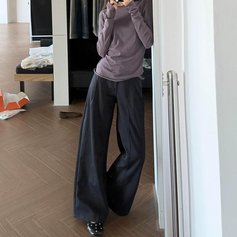 Autumn 2026 new collection: high-waisted, simple, and stylish suit-style casual pants with a wrinkle effect, designed to create a slimming silhouette, featuring wide legs and a loose, flowing, straight-leg cut Autumn 2026 new collection: high-waisted, simple, and stylish suit-style casual pants with a wrinkle effect, designed to create a slimming silhouette, featuring wide legs and a loose, flowing, straight-leg cut