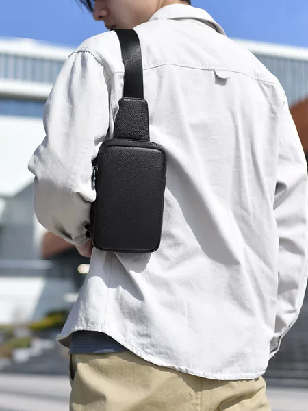 New Style First-Layer Cowhide Small Bag, New Style Genuine Leather Chest Bag, Fashionable Casual Men's Shoulder Bag, Simple Mobile Phone Bag