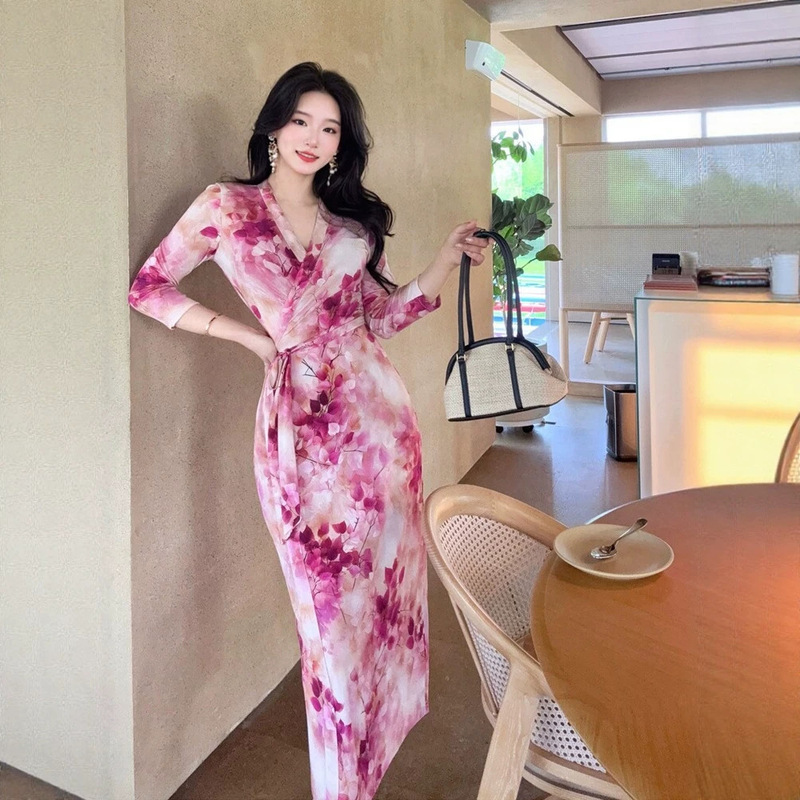 Retro pink and purple floral slim-fit Chinese-style 2026 summer dress, slimming tie-waist wrap dress, new model Retro pink and purple floral slim-fit Chinese-style 2026 summer dress, slimming tie-waist wrap dress, new model