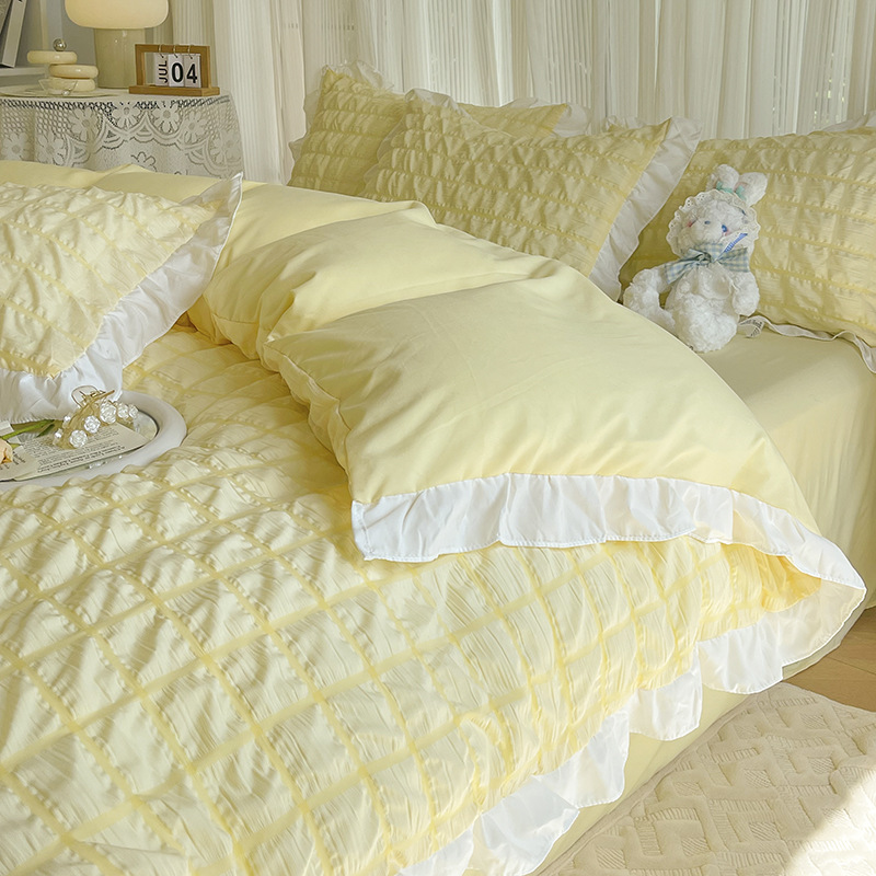 Seersucker Lace Four-piece Bedding Set With Solid Colour Heart Motif_voghion.com