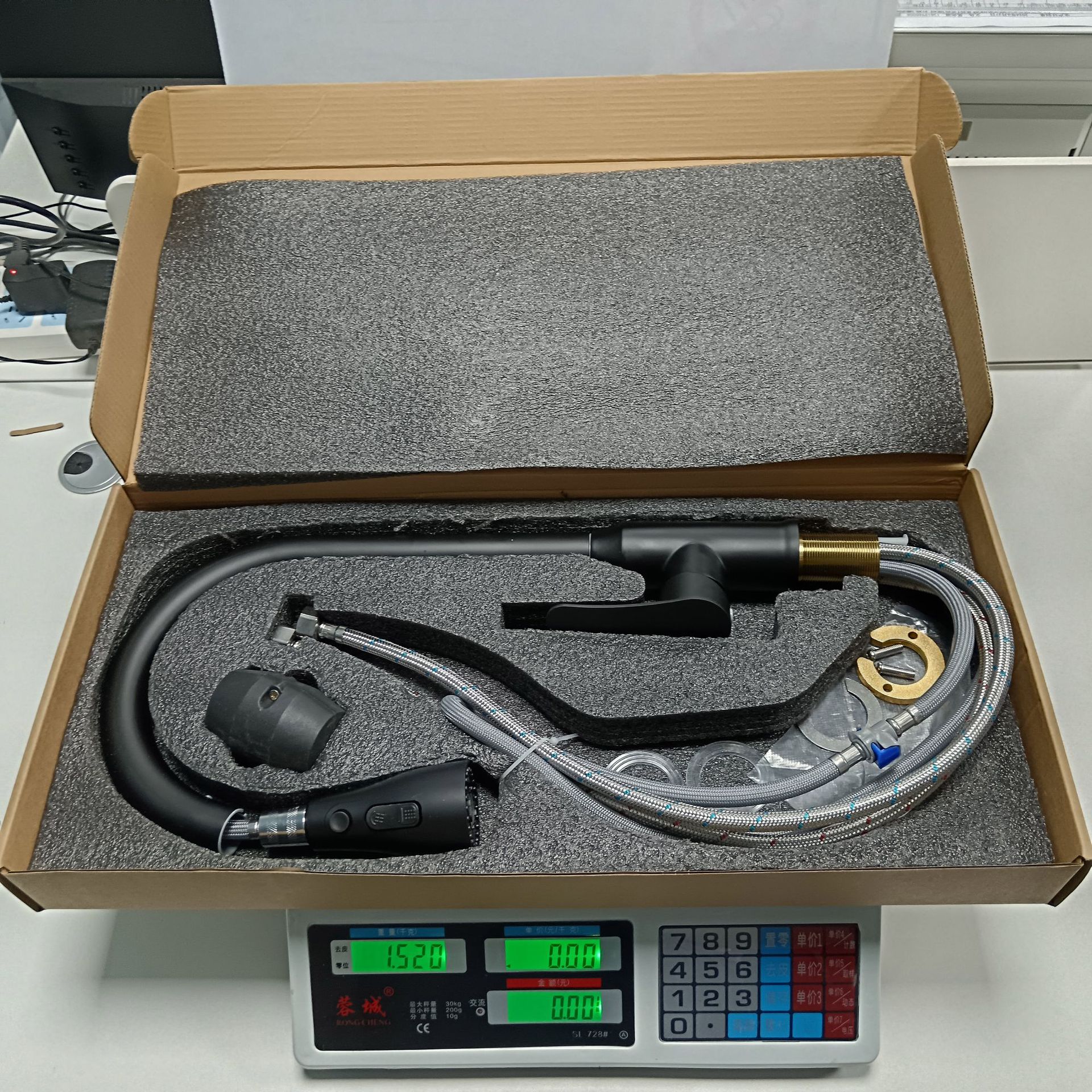 Tire grifo cocina caliente y frío fregadero de acero inoxidable fregadero doble salida de agua retráctil grifo giratorio al por mayor