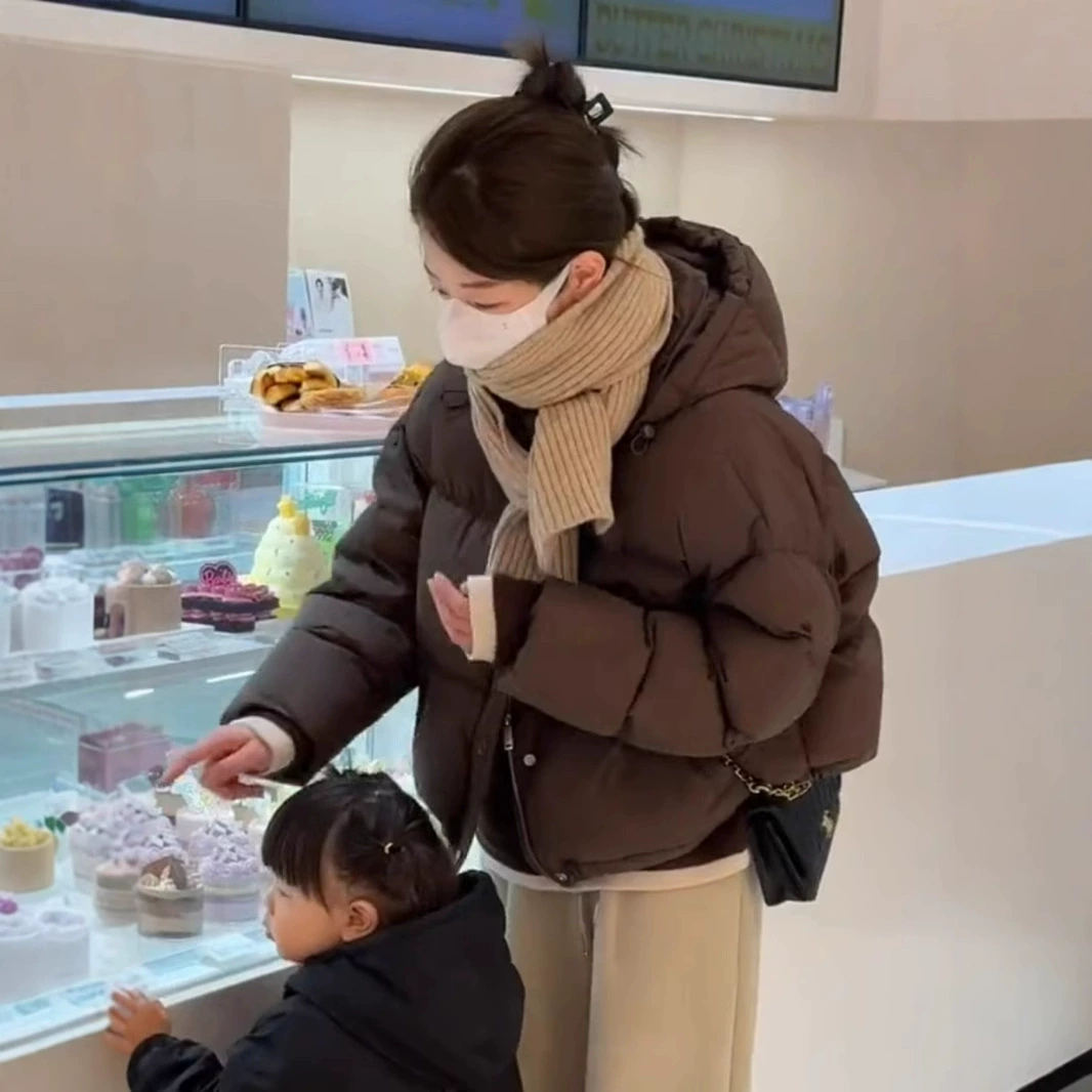 Ken Doufeng белая утка пуховик женский короткий зимний 2024 новый маленький человек тонкий теплый хлебный пиджак