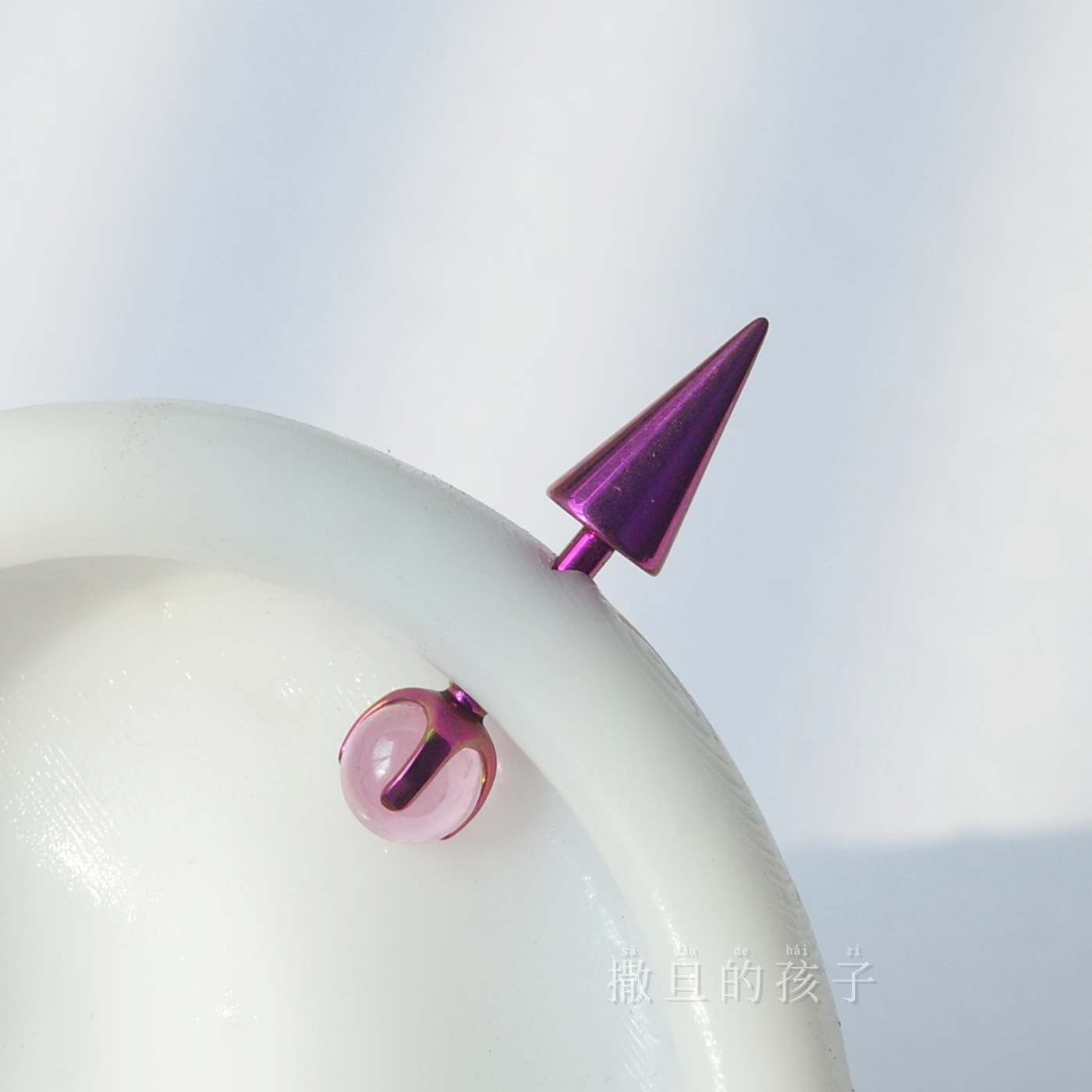 Satan's Child F136 Titanium Alloy Devil Studs Anodized Color-Changing Crystal Ball Spike Earrings detail image 8