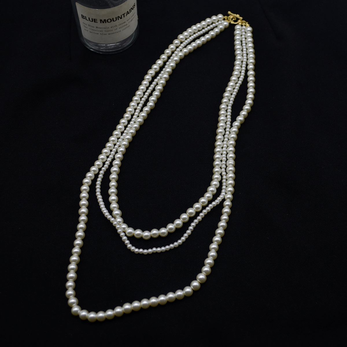 Fashionable small necklace from pearl