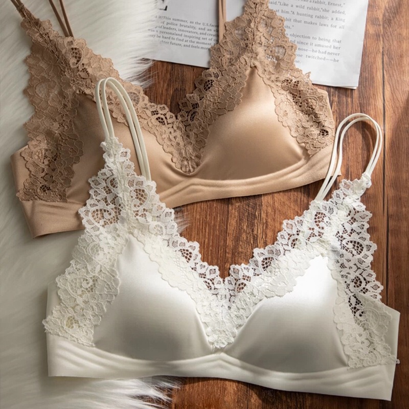 French Lace Triangle Cup Seamless Satin Underwear for Women with Large Busts, Thin and Comfortable, Breathable, Wireless Bra