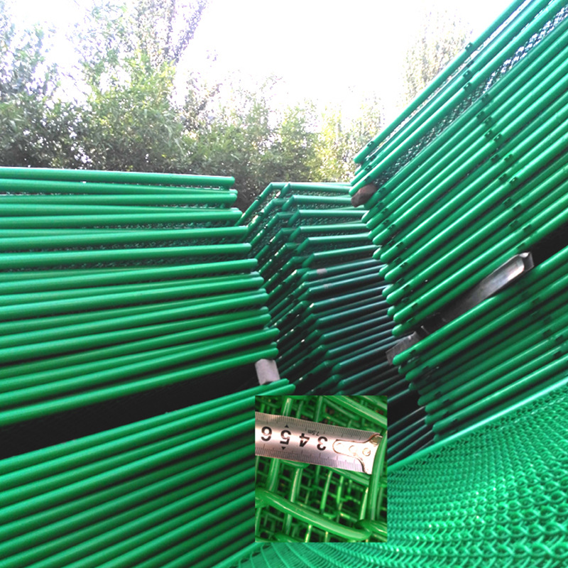 Cerca de la Corte escuela deportes estadio gancho aislamiento de protección de alambre de hierro cerca de la red pie valla de cancha de baloncesto fabricante