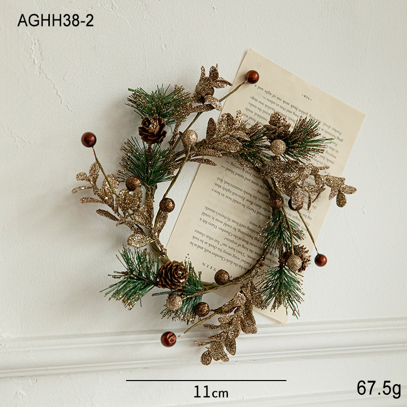 Ambiente de Navidad arreglo Candelabro decoración Garland árbol de Navidad rama ventana decoración de fondo brillante dorado cono de pino