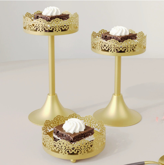 Transfronterizo oro boda postre decoración estante de pastel europeo props de boda de encaje plato de pastel hierro forjado marco de bocadillos