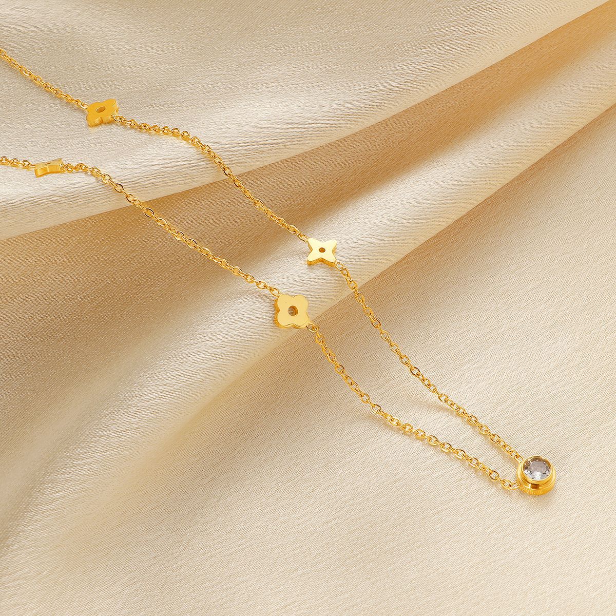 Collier ras du cou pour femme, orné d'un trèfle à quatre feuilles et d'un diamant unique, style coréen court, acier titane haut de gamme, nouvelle tendance_voghion.com