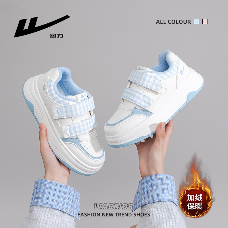 Zapatos de suela gruesa de terciopelo, calentamiento de moda, cómodos, zapatos de velcro, zapatos de skate de moda para mujeres que viajan en invierno
