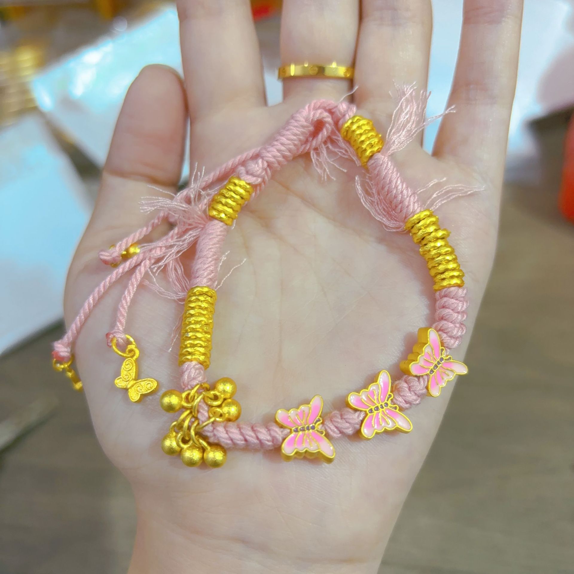 Bracciale antico in smalto color oro sabbia con motivo a farfalla e martello, bracciale placcato oro da donna con corda per avvolgere la vita, fornitura_voghion.com