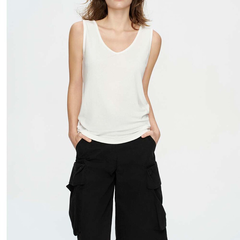 Tencel Wool Sleeveless Vest for Women, New Summer V-Neck Slim Fit, Versatile Solid Color Base Shirt, Casual Top Tencel Wool Sleeveless Vest for Women, New Summer V-Neck Slim Fit, Versatile Solid Color Base Shirt, Casual Top