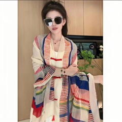 夏のエスニックスタイルのショール、レトロなバックル付き日焼け止めコットンとリネンのショール、ファッショナブルなブラウス、多用途のビーチスカーフ