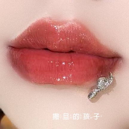 16G labret stud size and finish detail