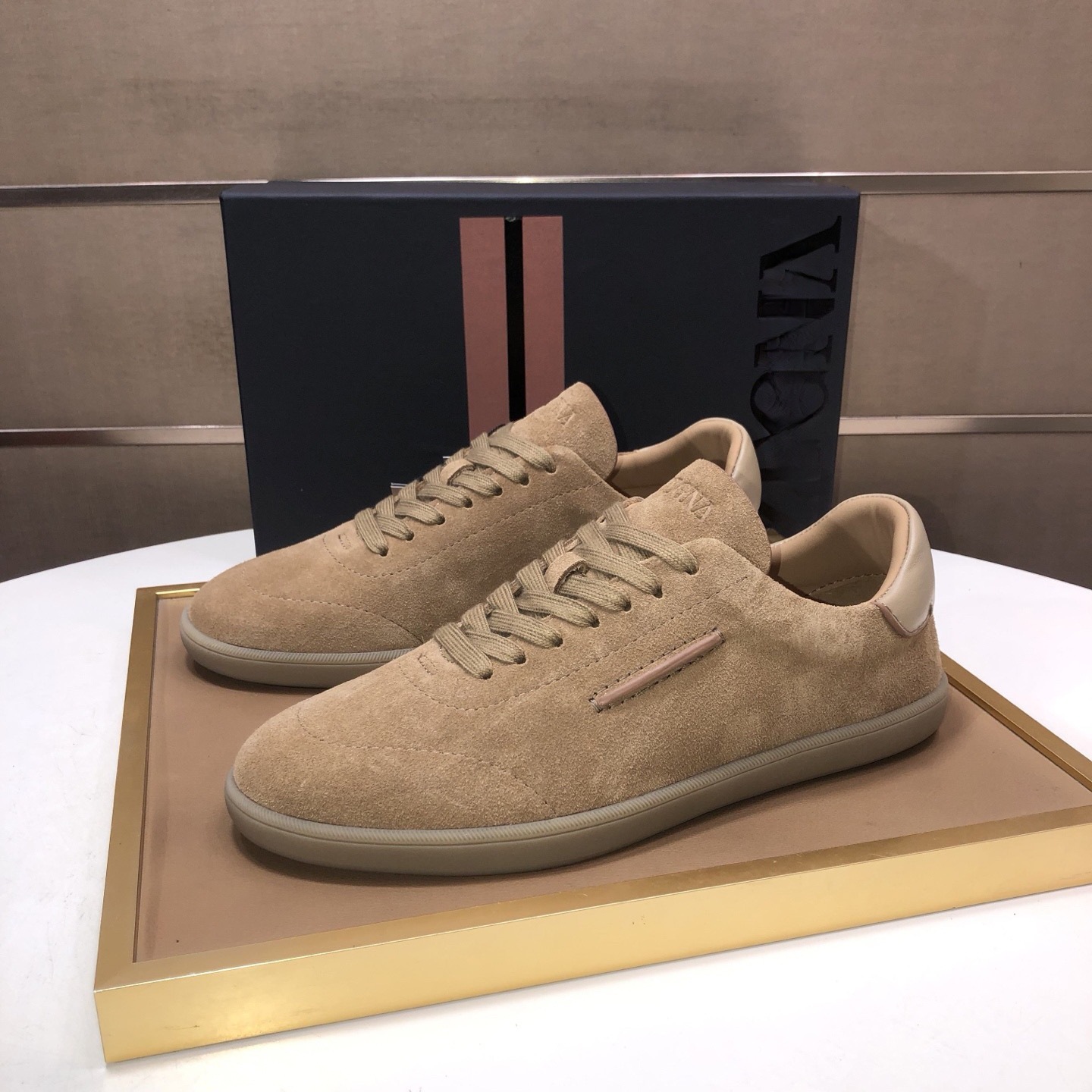 Estación europea retrógrado ganado cuero plano zapatos blancos para hombres con lazos de color combinados zapatos de skate casuales para hombres Lefour zapatos