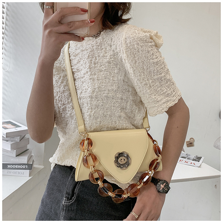 Fashion Portable One-shoulder Armpit Chain Diagonal Bag display picture 10