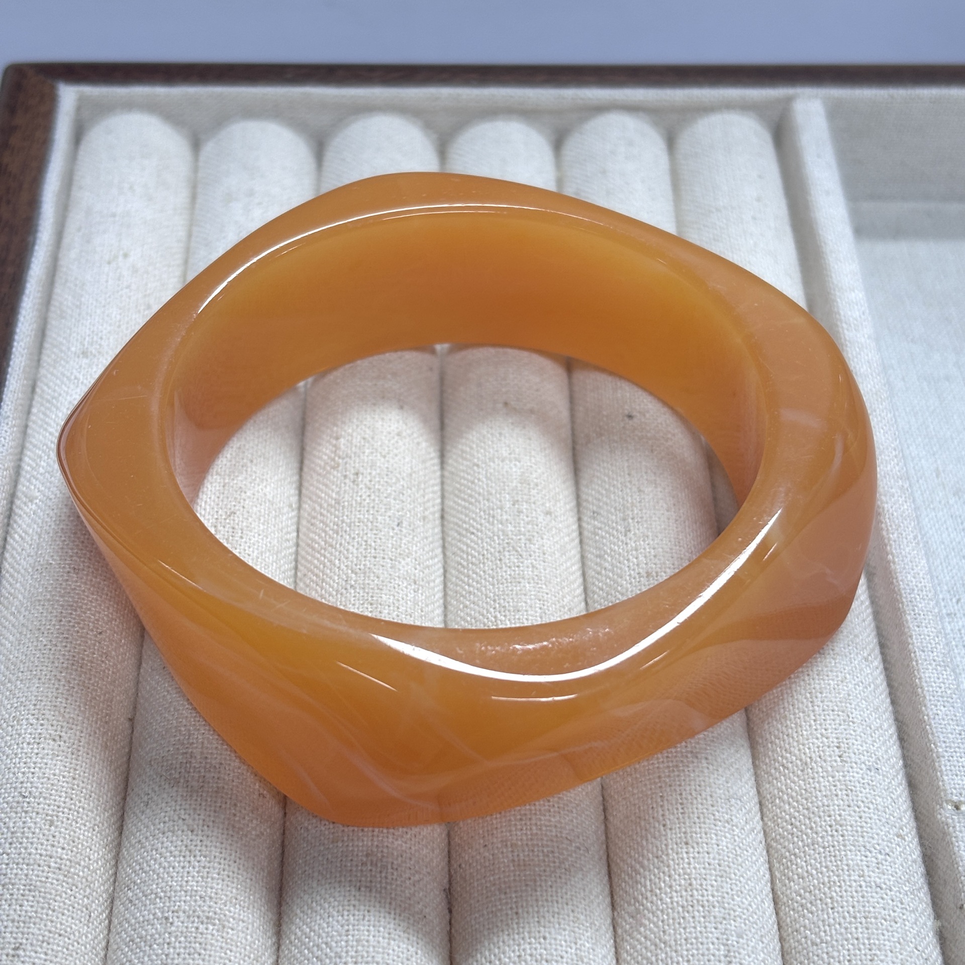 Diamond-shaped orange brushed--inner diameter 65, weight 53g