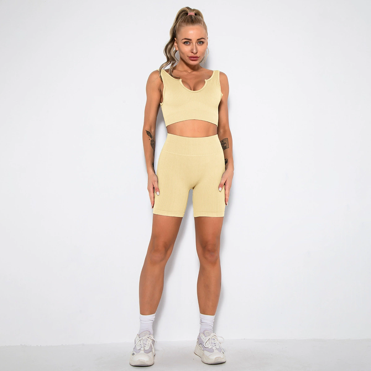 Sports bra, quick dry yoga clothing for gym, shorts, European style, square neckline, beautiful back, with short sleeve