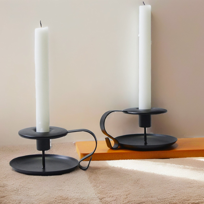Retro estilo Europeo de mano Candelabro de la boda decoración taza de té titular de la vela de hierro negro candelabro artesanías fábrica al por mayor