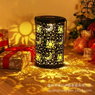 跨境热卖太阳能铁艺月亮太阳脸灯户外防水花纹投影灯庭院装饰灯