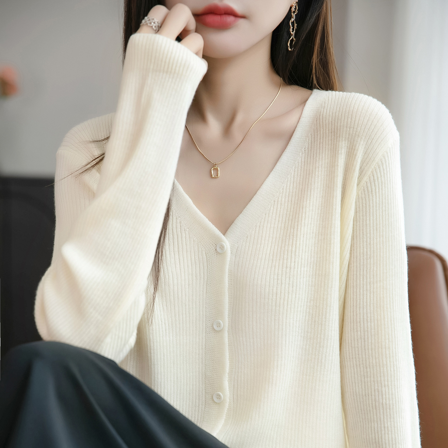 Early Autumn New Women's V-Neck Knitted Long-Sleeve Cardigan Jacket Slimming Knitted Base Shirt Women's Clothing