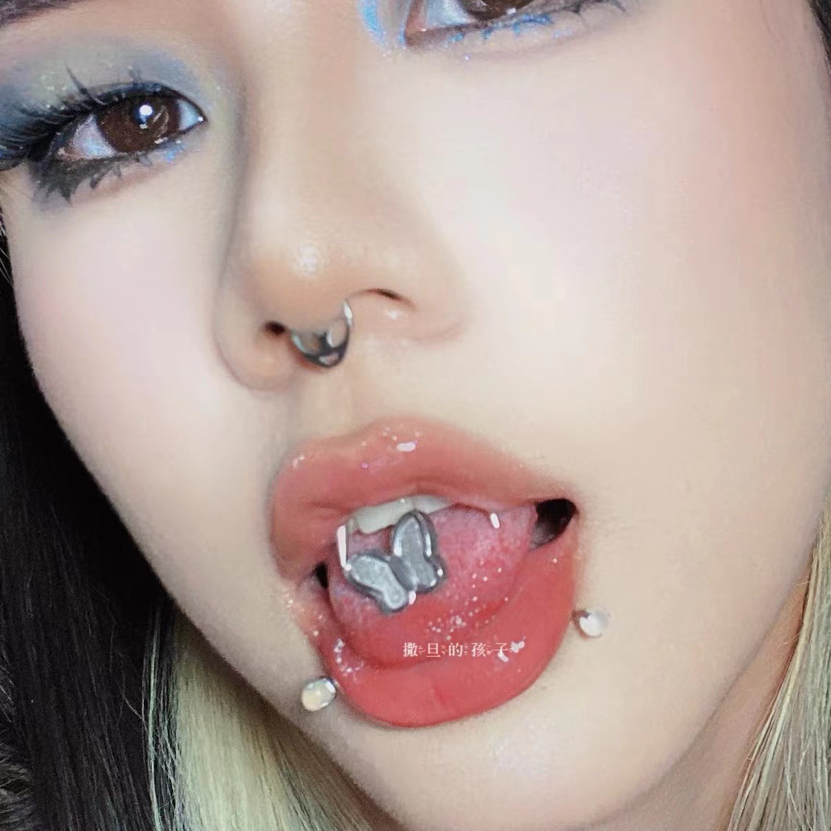 16G labret stud size and finish detail
