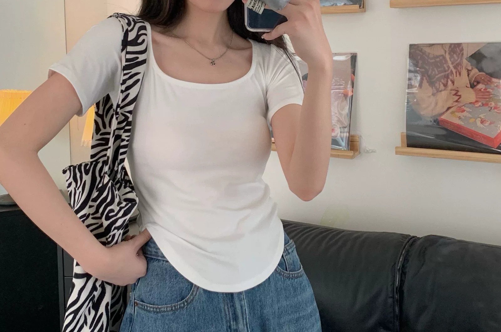 Pure desire niche white short sleeved t-shirt for women in summer 2024, new style with front shoulders to cover the_voghion.com