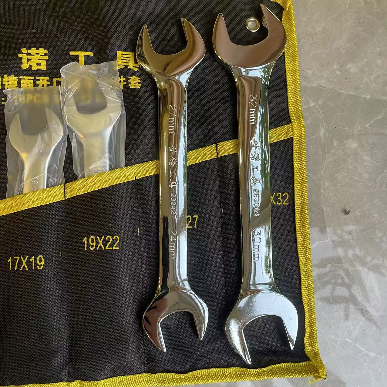 Wrench, mirror effect