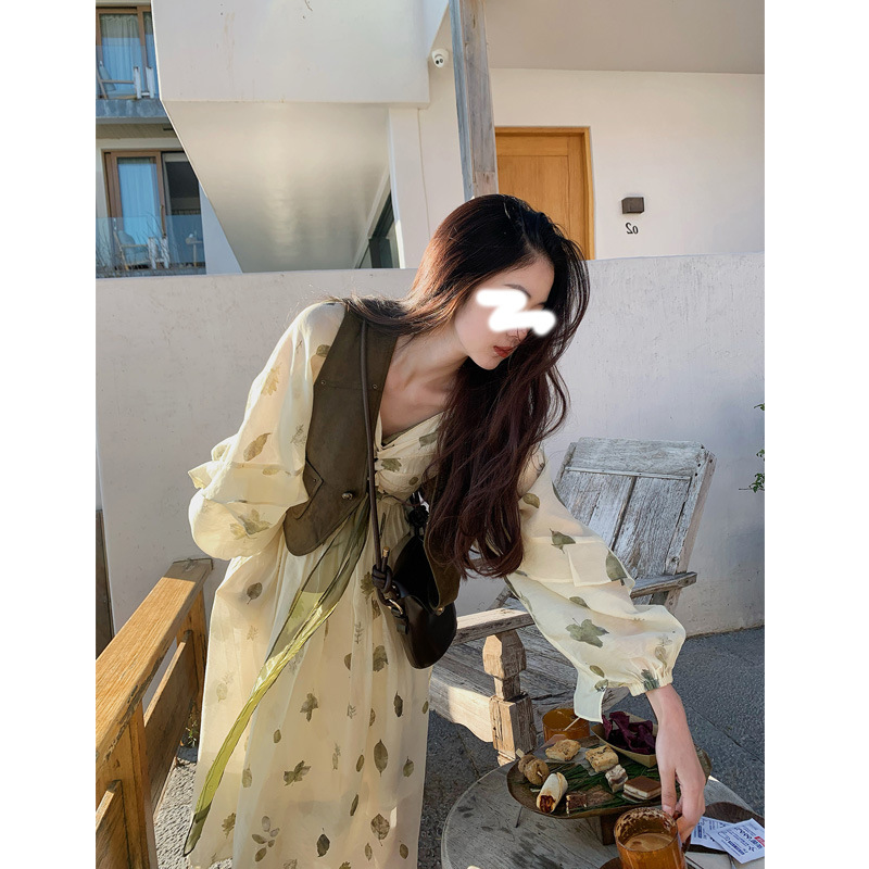 设计感麂皮绒绣花短款小马甲女春2023新款学院风时尚百搭坎肩上衣 pic 5