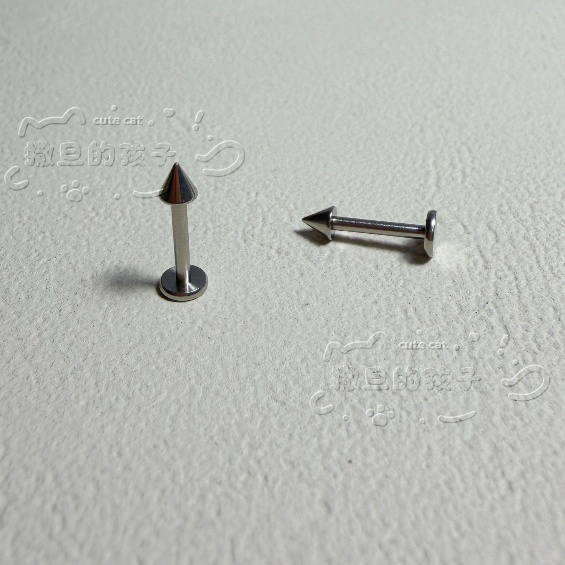 16G labret stud size and finish detail