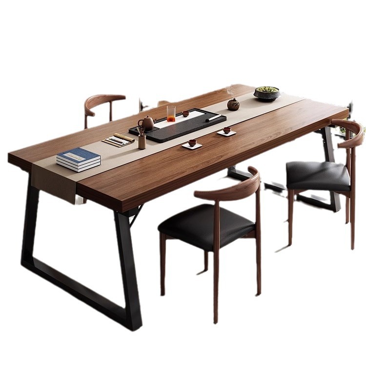Juego completo de mesas y sillas rectangulares grandes de madera maciza para preparar y disfrutar del té, adecuadas para la sala de estar, en un estilo chino tradicional.