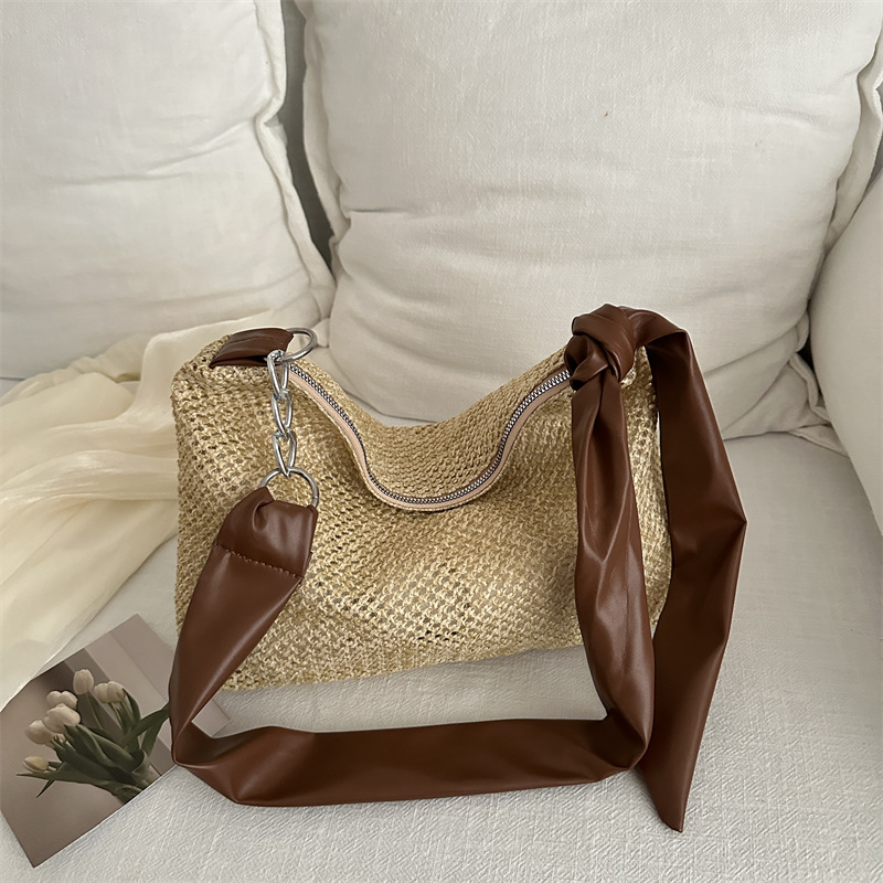 Bolsa de paja de moda coreana de gran capacidad para mujeres este año popular nicho diseño de banda ancha tejida de hombro bolsa de hombro