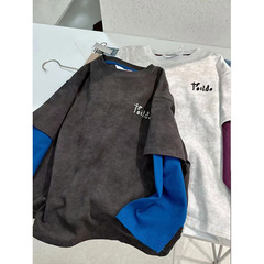 男の子の偽の2つの長袖のtシャツ2025春秋の新型の子供の底のシャツの中で大きい子供の復古の格好いい上着の潮