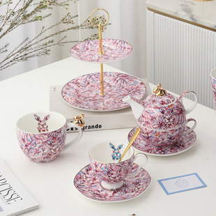 European and American vintage coffee cup and saucer set British luxury ceramic snack plate afternoon tea cup with exquisite high-end gifts