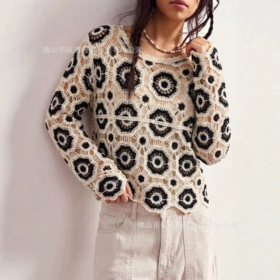 Black and white color-blocked sunflower-patterned, openwork crochet, round-neck long-sleeve top; a short, bohemian-style knitted cover-up for spring and autumn