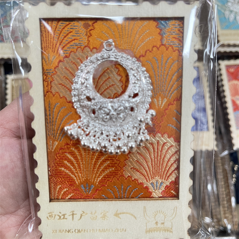 貴州省のミャオ族の特色ある織物の冷蔵庫用マグネット、ミャオ族の銀製品を模したお土産、工芸品、卸売、民族風|undefined