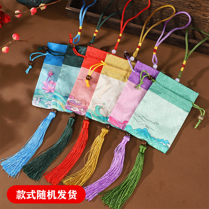 Dragon Boat Festival Bolsita repelente de mosquitos de ajenjo Bolsita vacía Colgante para niños Armario Bolsillo con cordón Bolsa de la suerte de joyería