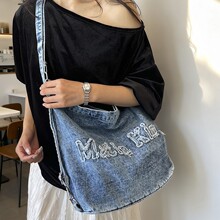 浅蓝晴湾毛边贴字斜挎包韩系少女街头港风上课出游逛街购物单肩包
