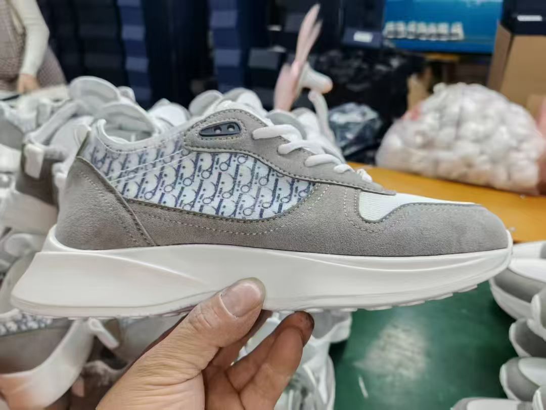 Zapatillas deportivas originales exclusivas europeas y americanas para hombre y mujer, modelo 530SG, con aumento de altura interno, estilo retro clásico, tipo 'dad shoes'.